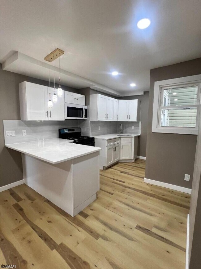 Building Photo - 366 Bramhall Ave