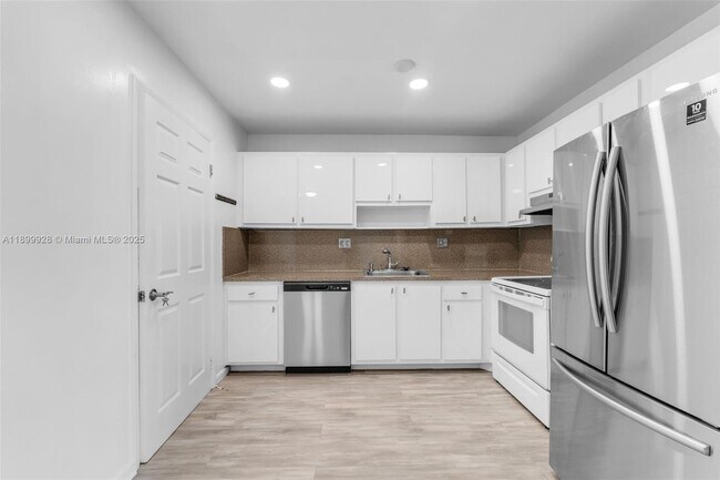 Building Photo - 12820 SW 43rd Dr