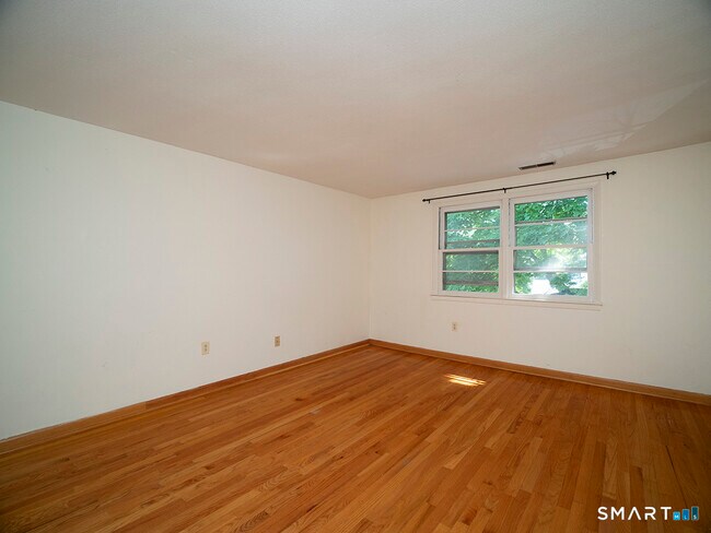 Building Photo - 38 Landin St