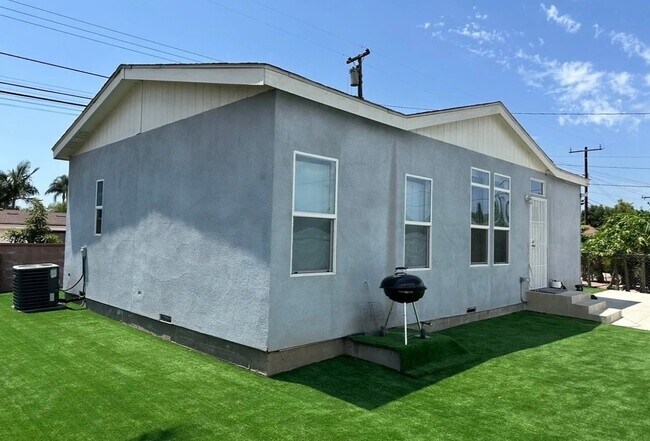 Building Photo - 15532 1/2 Fellowship St