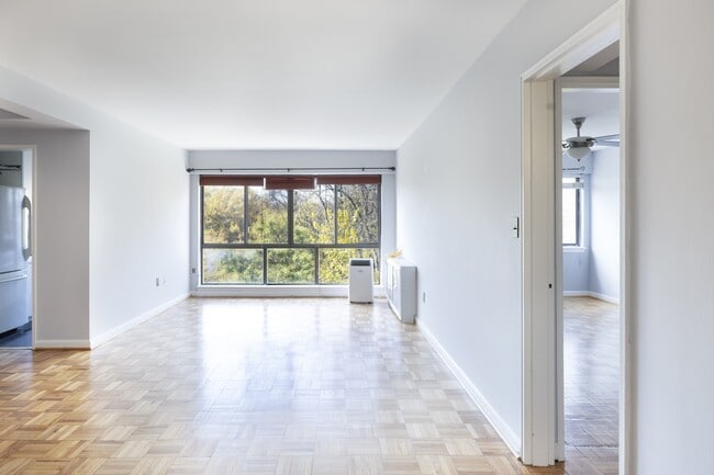 Building Photo - 3901 Tunlaw Rd NW