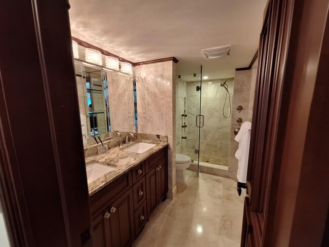 Building Photo - 3400 N Ocean Dr