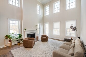 Building Photo - 37 Hillandale Dr