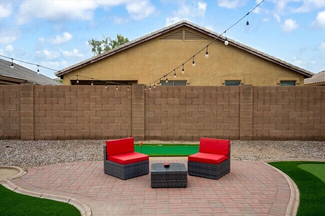 Building Photo - 8566 W Cinnabar Ave