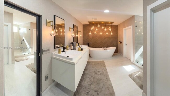 Building Photo - 6761 NW 103rd Ave