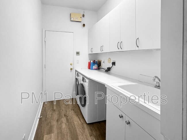 Building Photo - 10293 Allamanda Blvd