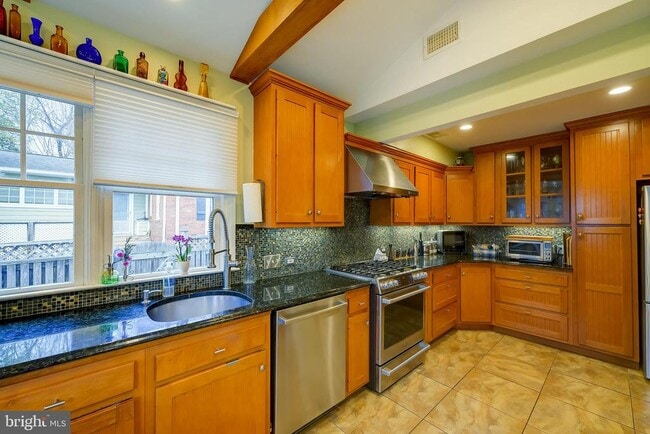 Building Photo - 4504 Highland Ave