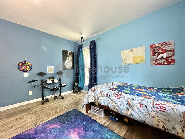 Building Photo - 3533 Bernies Ct N