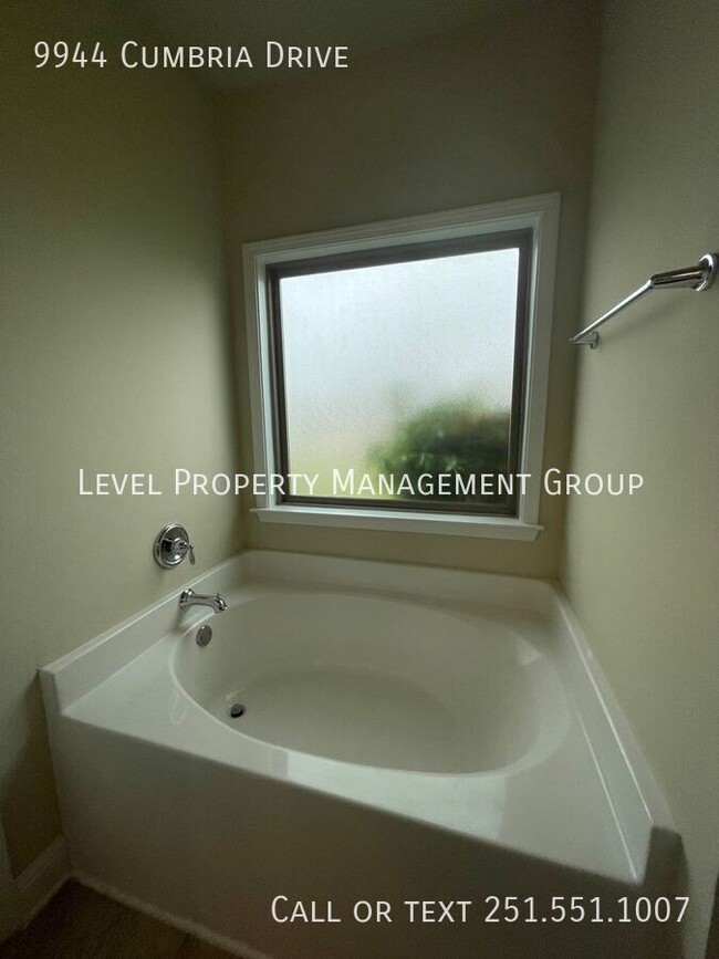 Building Photo - 9944 Cumbria Drive