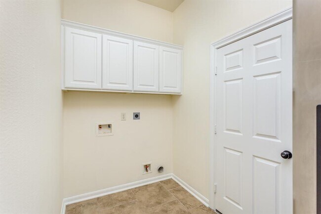 Building Photo - 9227 Mystic Falls Ln