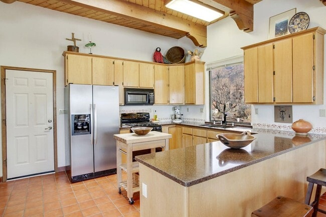 Building Photo - 3 Bedroom, 2 Bathroom Home in North Albuqu...