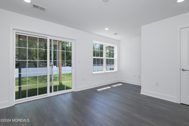 Building Photo - 18 Crimson Dr