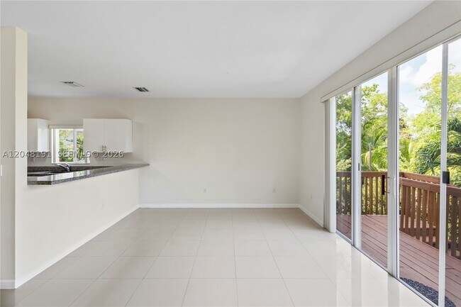 Building Photo - 2782 SW 33rd Ave