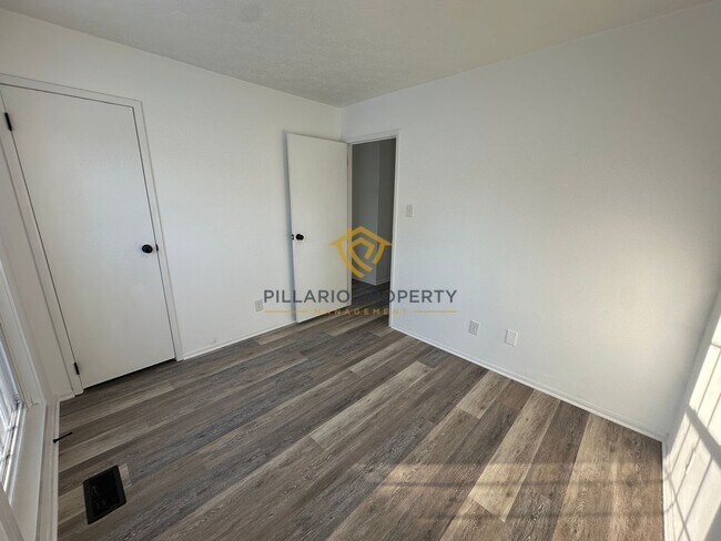 Building Photo - Spacious & Updated 4BR/2BA Home Near Holliday Park — Move-In Ready!