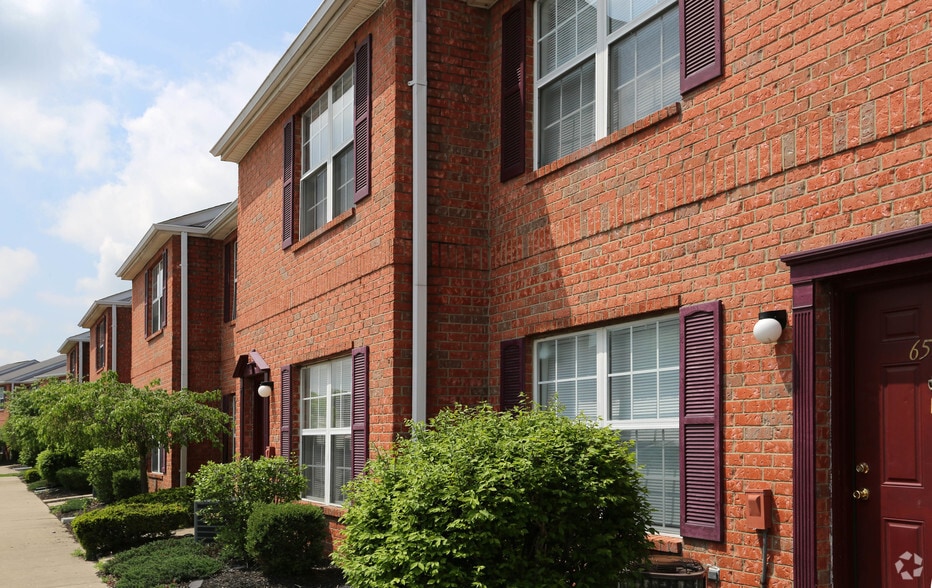 Primary Photo - Lakota Pointe Townhomes