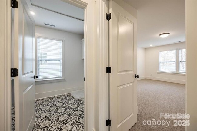 Building Photo - 1233 Eastway Dr