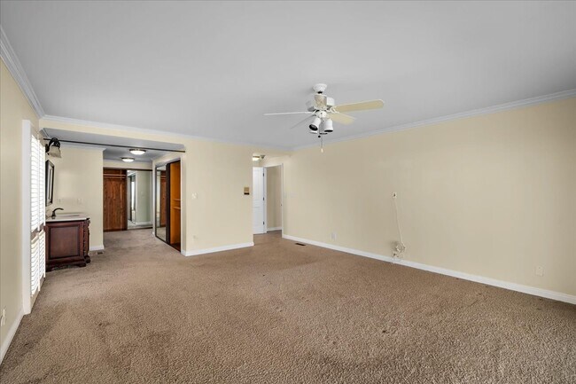 master bedroom ensuite area - 9 Club View Ln