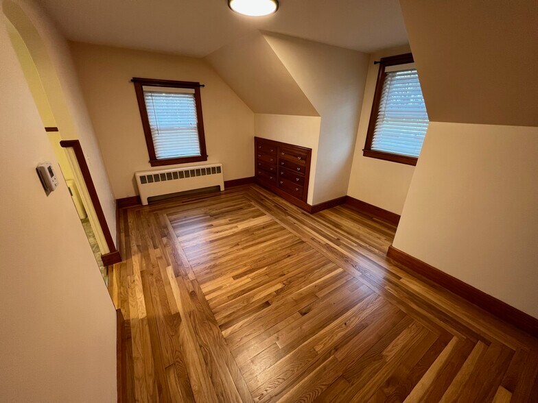 Building Photo - 964 Wellington Rd