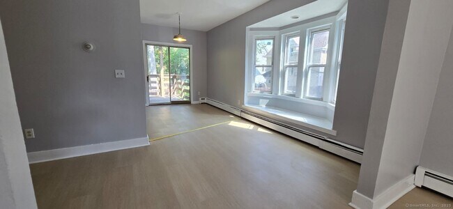 Building Photo - 306 Sigourney St
