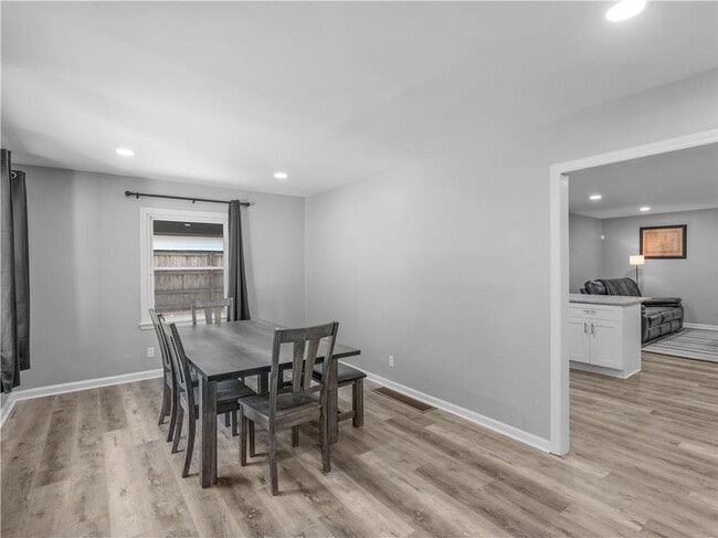 Building Photo - 2903 Monterey Dr