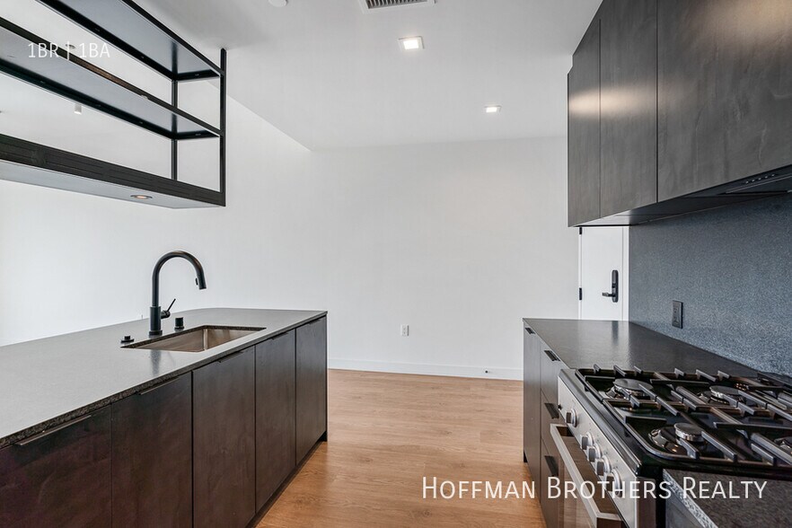 Building Photo - 10700 Tabor St