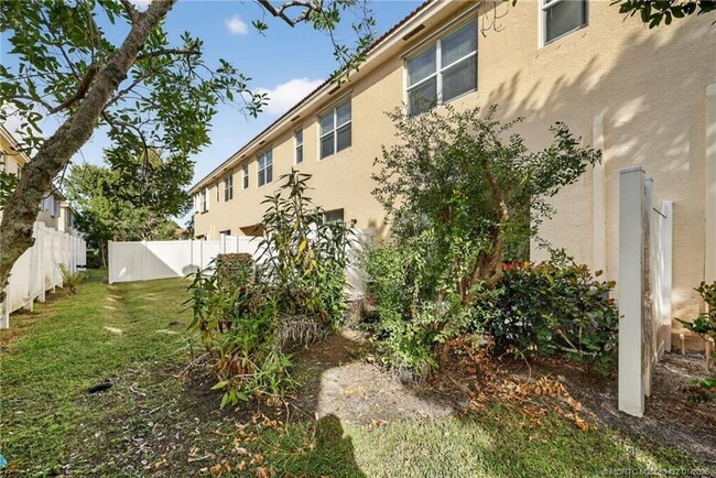 Building Photo - 9504 SW Otter Ln