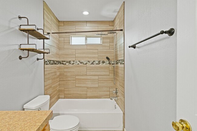 Building Photo - 1013 Tesoro Run