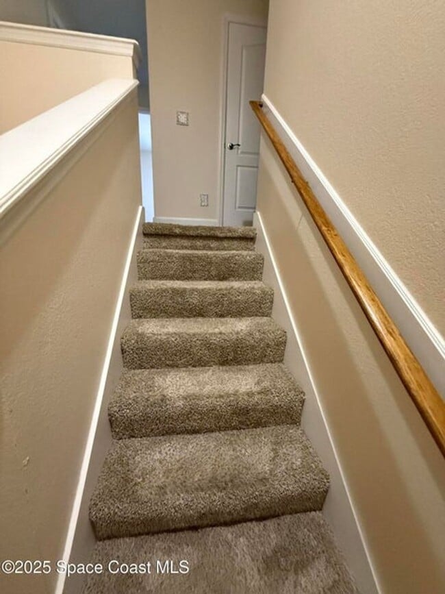 Building Photo - 2613 S Park Ave