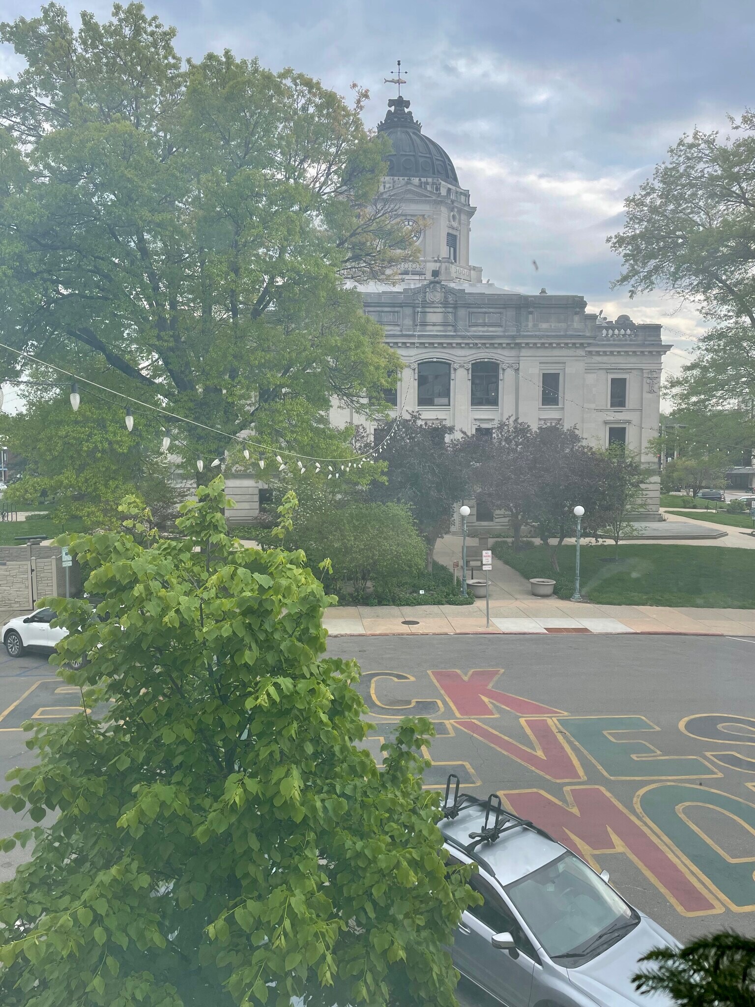 Building Photo - 110 1/2 E 6th St