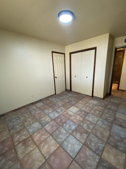 Bedroom #1 - 1000 Glendale Dr