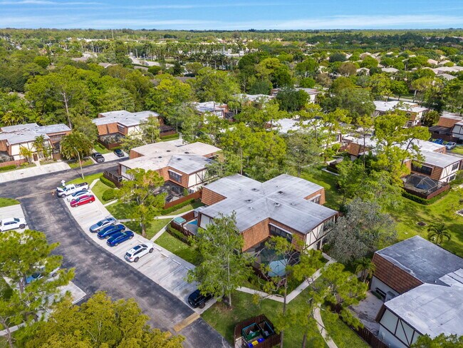 Building Photo - 111 Weybridge Cir