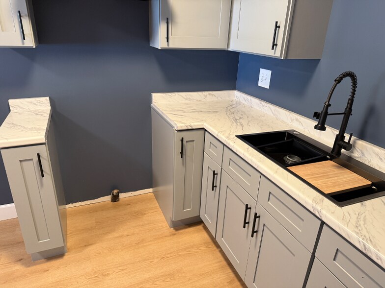 Building Photo - 201 Forest Ave