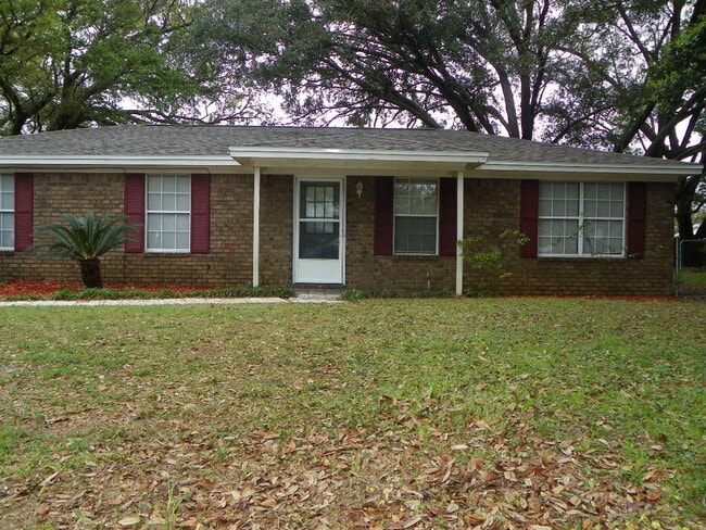 Building Photo - Spacious & Pet-Friendly 3/2 Home in West P...