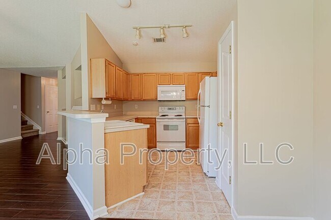 Building Photo - 305 Riello Dr