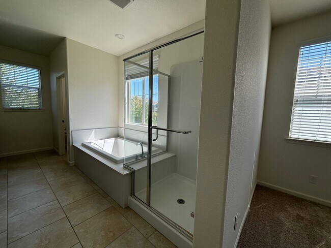 Building Photo - Spacious 4 Bedroom, 3 Bath Home with Bonus Room, 2 Car Garage in Westpark Village!