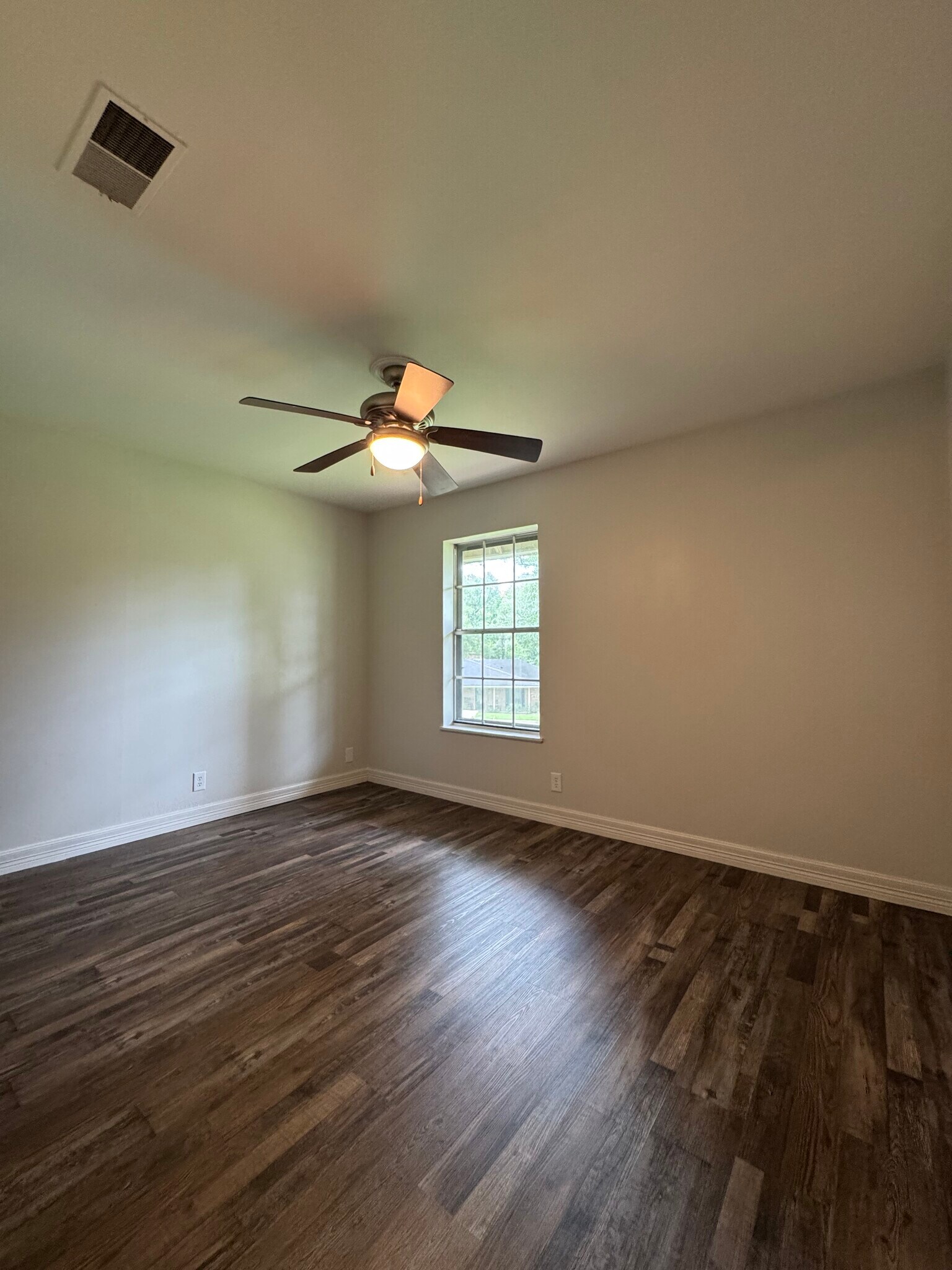 Building Photo - 302 Mobile Dr