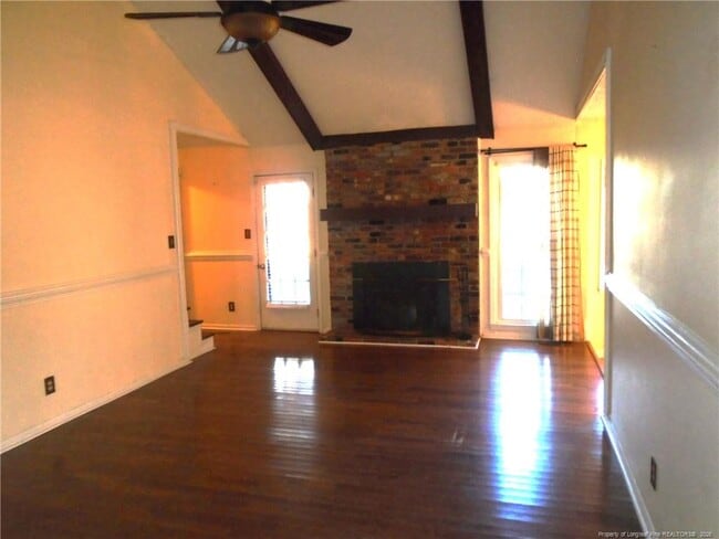 Building Photo - 3503 Farm Circle Rd