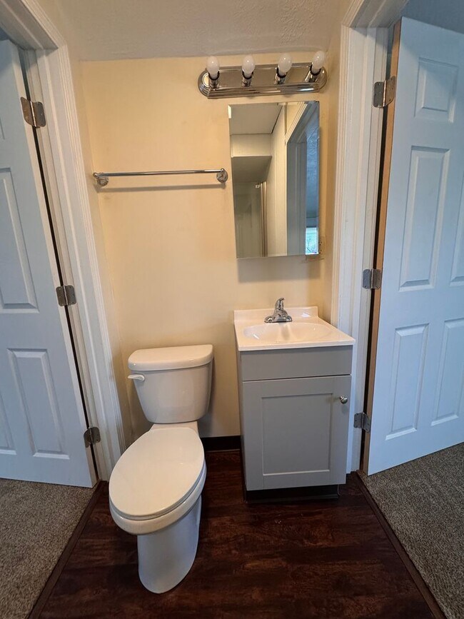 Building Photo - 100 Smithsonian St