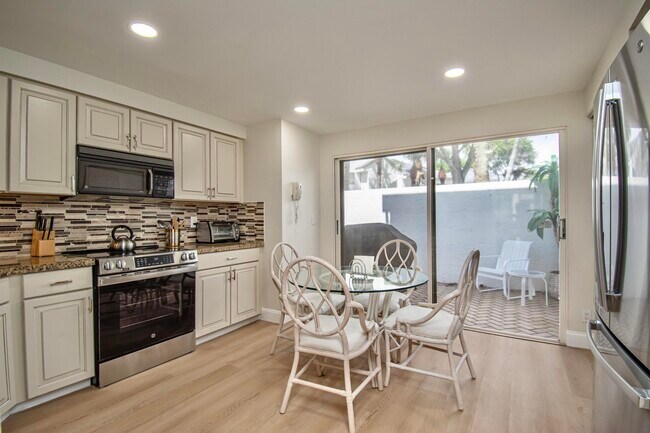 Building Photo - 7248 Clunie Pl