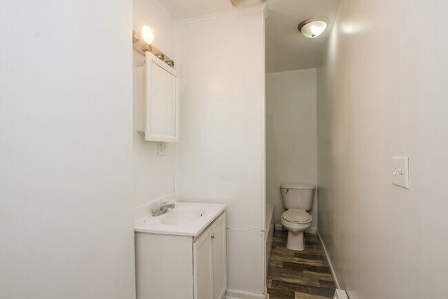 Building Photo - Freshly Renovated & Ready for You — Cozy 1 Bedroom Duplex (Voucher Friendly!)