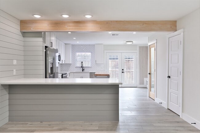 Building Photo - 9511 Fondren Rd