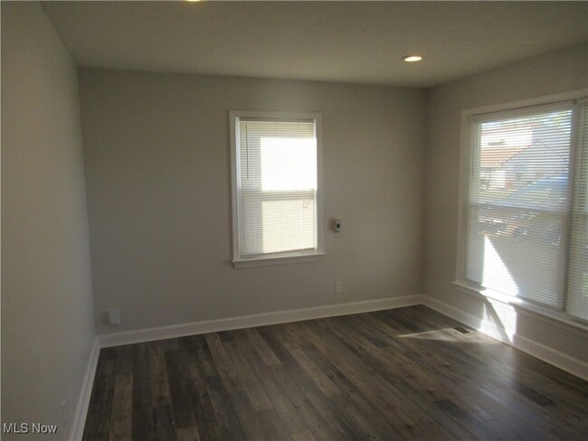 Building Photo - 12009 Summerland Ave