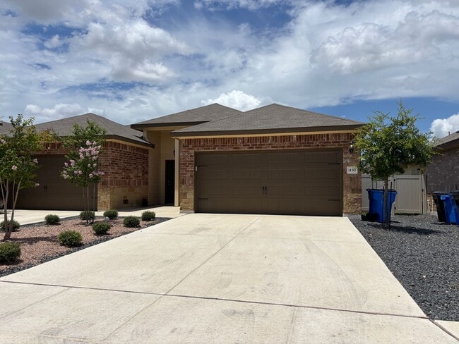 Building Photo - Luxury Duplex in Seguin with 3-bed, 2-bath...