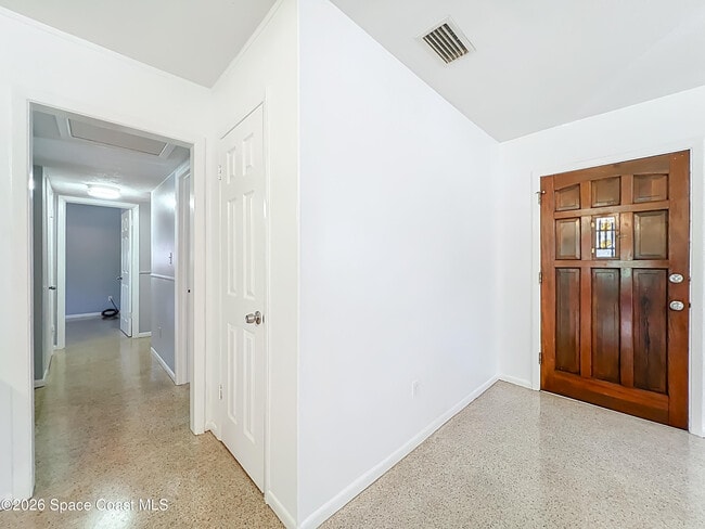 Building Photo - 1706 Cambridge Dr