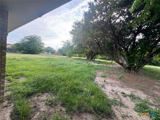 Building Photo - 2311 Old FM 440 Rd