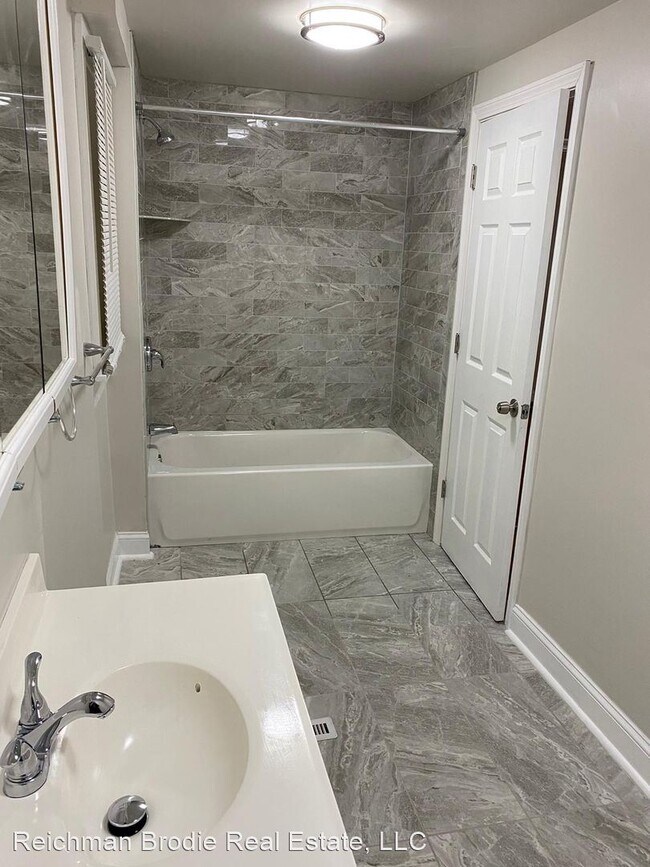 Building Photo - 3 br, 2 bath House - 280 Davenport Ave