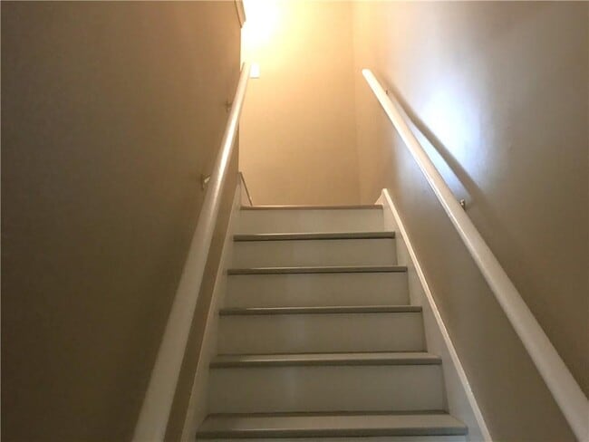 Building Photo - 335 Hamilton Ct