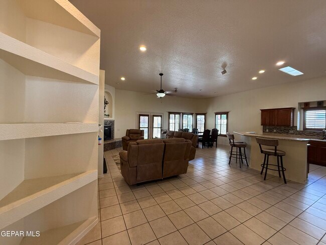 Building Photo - 3637 Tierra Vergel Dr