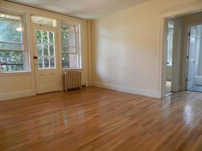 Building Photo - ALLSTON 2BED / 1BATH WITH HEAT AND HW FOR SEPTEMBER 2026