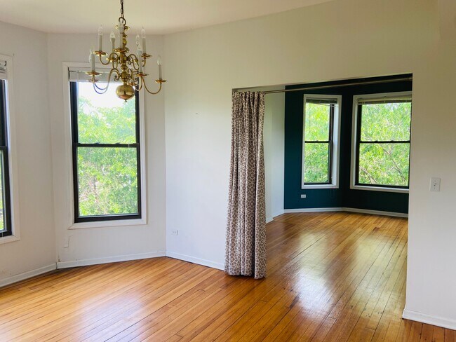 Building Photo - 1656 N Talman Ave